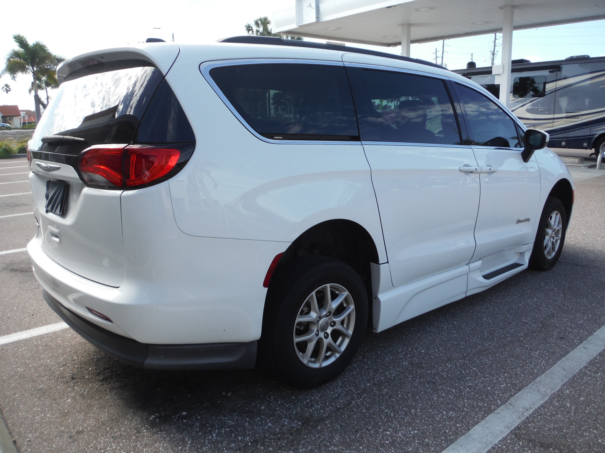 Used 2021 Chrysler Voyager Lxi FWD image 6