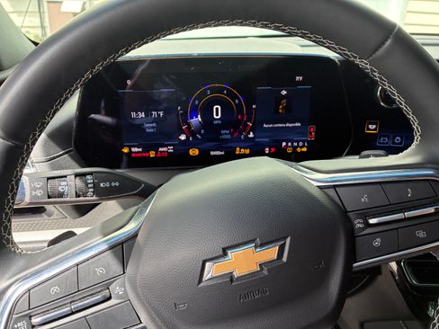 Used 2025 Chevrolet Traverse LT AWD/4WD image 8
