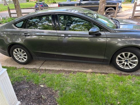 Used 2015 Ford Fusion S FWD image 9