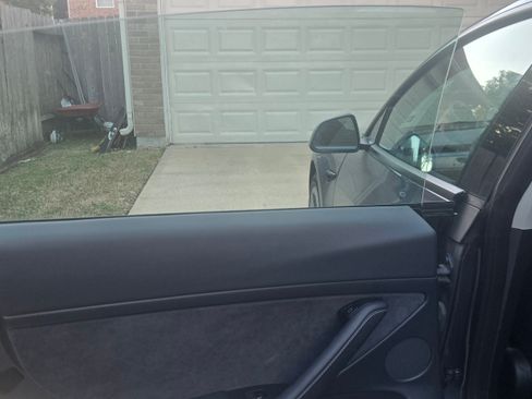 Used 2023 Tesla Model 3 Standard Range image 11