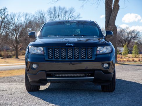 Used 2012 Jeep Grand Cherokee Altitude image 2