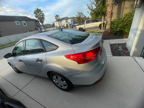 Used 2017 Ford Focus S image 2