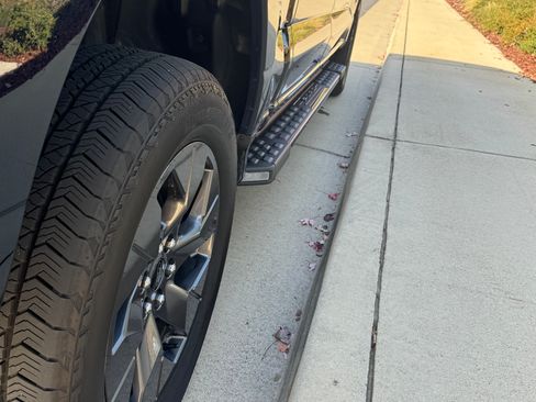 Used 2022 Ford F150 Lightning Lightning Lariat image 5