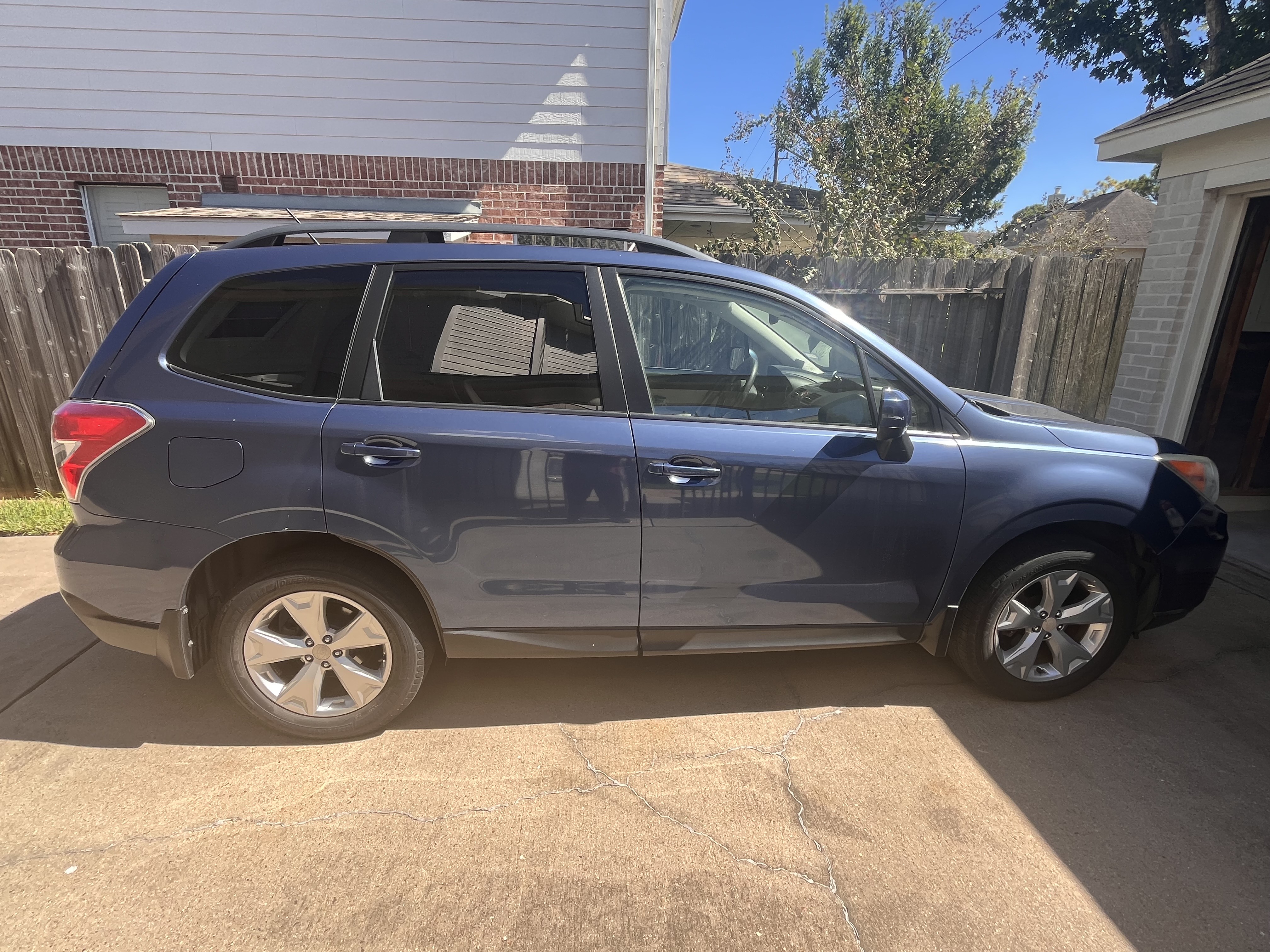 Used 2014 Subaru Forester 2.5i Premium AWD/4WD image 1
