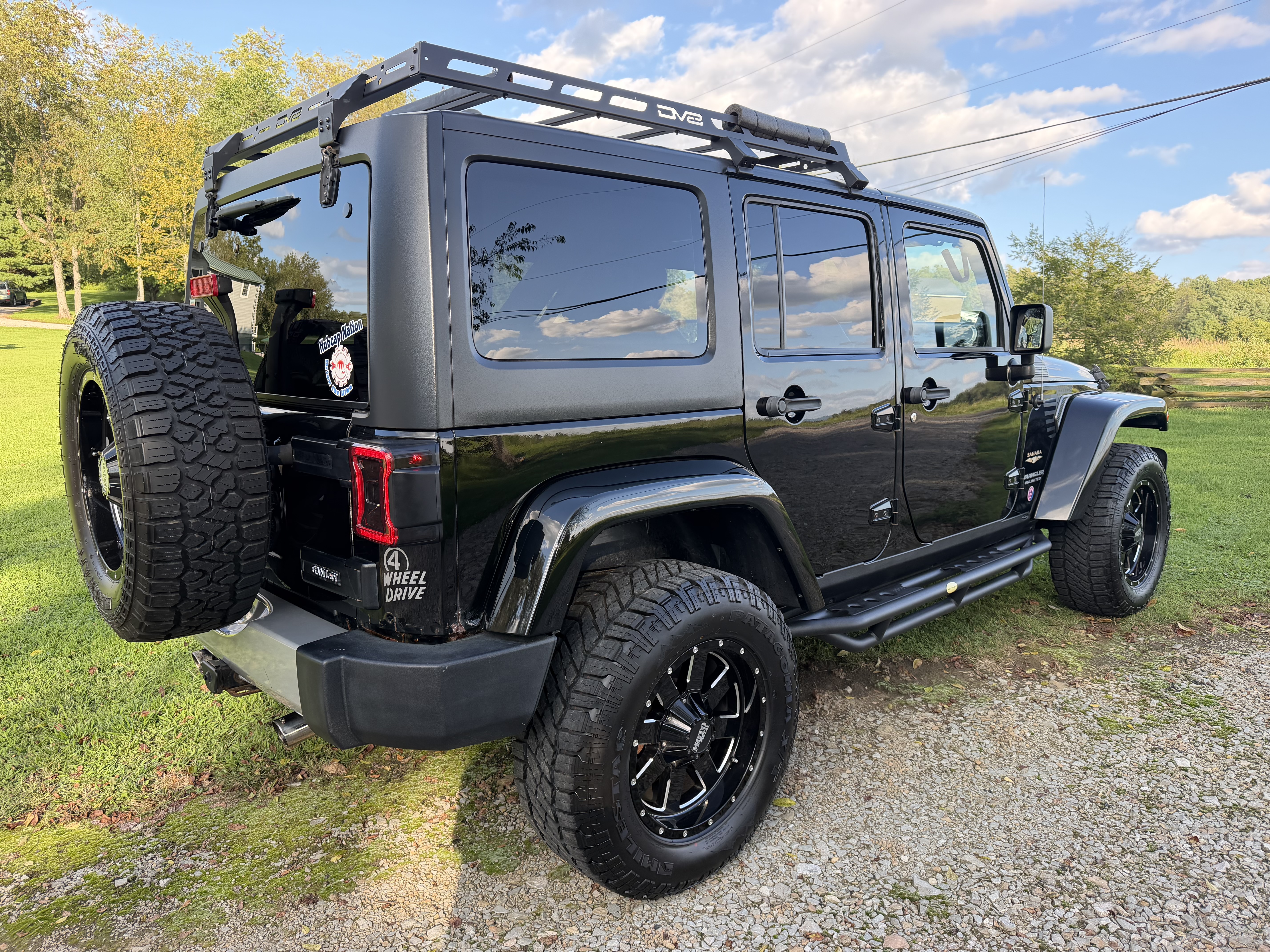 Used 2013 Jeep Wrangler Unlimited Sahara w/ Dual Top Group AWD/4WD image 6