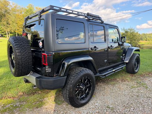 Used 2013 Jeep Wrangler Unlimited Sahara w/ Dual Top Group AWD/4WD image 6