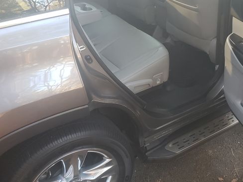 Used 2017 Toyota Highlander Limited image 10