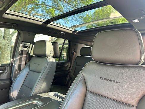 Used 2021 GMC Yukon Denali w/ Denali Premium Package AWD/4WD image 14