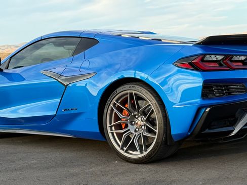 Used 2024 Chevrolet Corvette Z06 RWD image 13