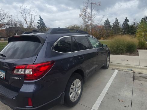 Used 2017 Subaru Outback 2.5i Premium image 10