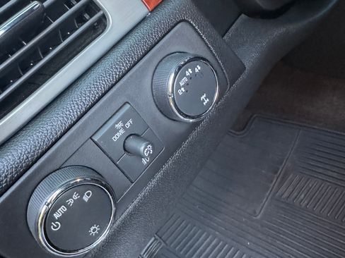 Used 2013 Chevrolet Avalanche LTZ AWD/4WD image 6
