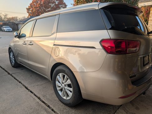 Used 2016 Kia Sedona LX w/ Option Group 020 image 2