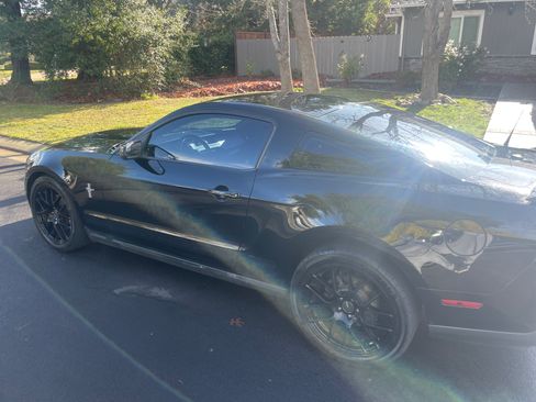 Used 2012 Ford Mustang Premium image 2