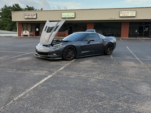 Used 2009 Chevrolet Corvette Coupe w/ Preferred Equipment Group RWD image 10