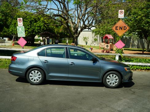 Used 2015 Volkswagen Jetta S FWD image 4