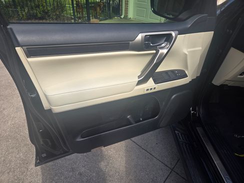 Used 2020 Lexus GX 460 Premium image 13