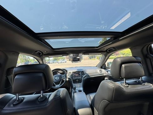 Used 2018 Jeep Grand Cherokee Limited AWD/4WD image 11