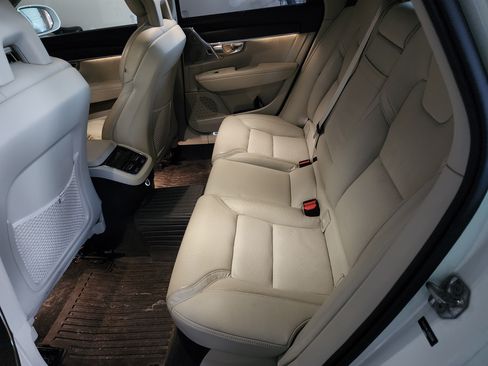 Used 2018 Volvo V90 T6 Cross Country w/ Convenience Package image 10