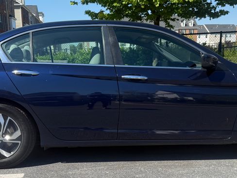 Used 2017 Honda Accord LX image 9