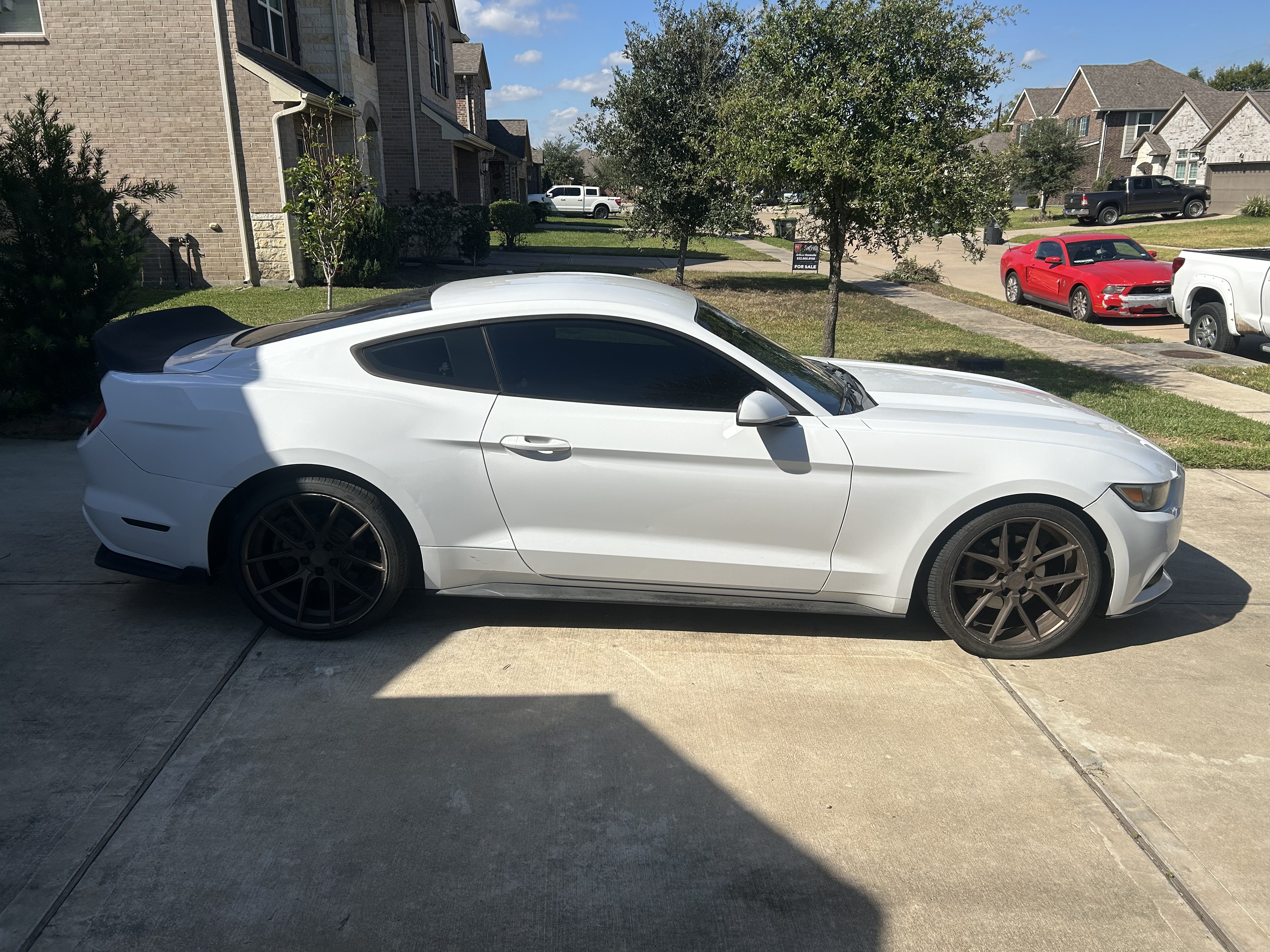 Used 2016 Ford Mustang Coupe w/ Equipment Group 051A RWD image 4
