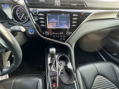 Used 2018 Toyota Camry SE w/ Protection Package (Q2) image 12