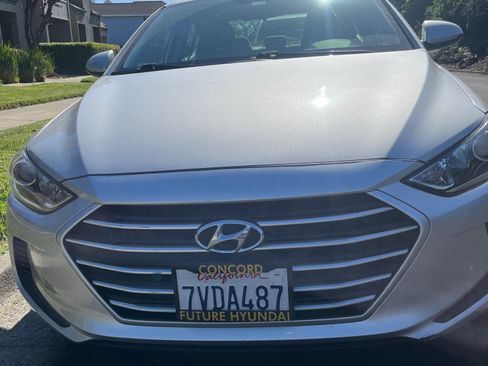 Used 2017 Hyundai Elantra SE image 4