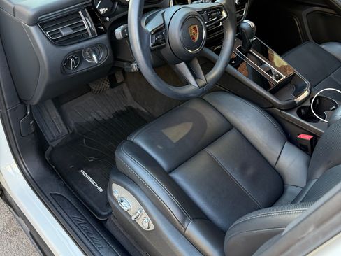 Used 2023 Porsche Macan Turbo image 9