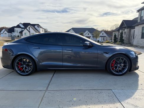Used 2021 Tesla Model S Plaid image 2