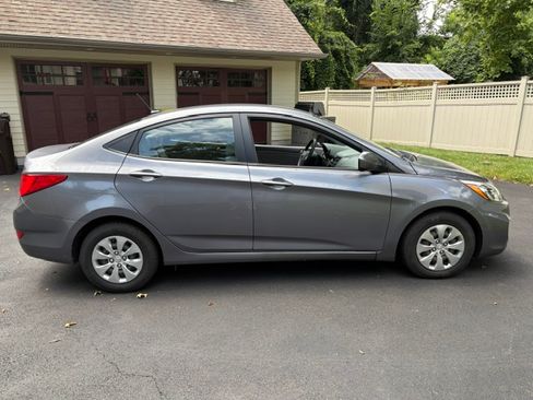 Used 2017 Hyundai Accent SE FWD image 5