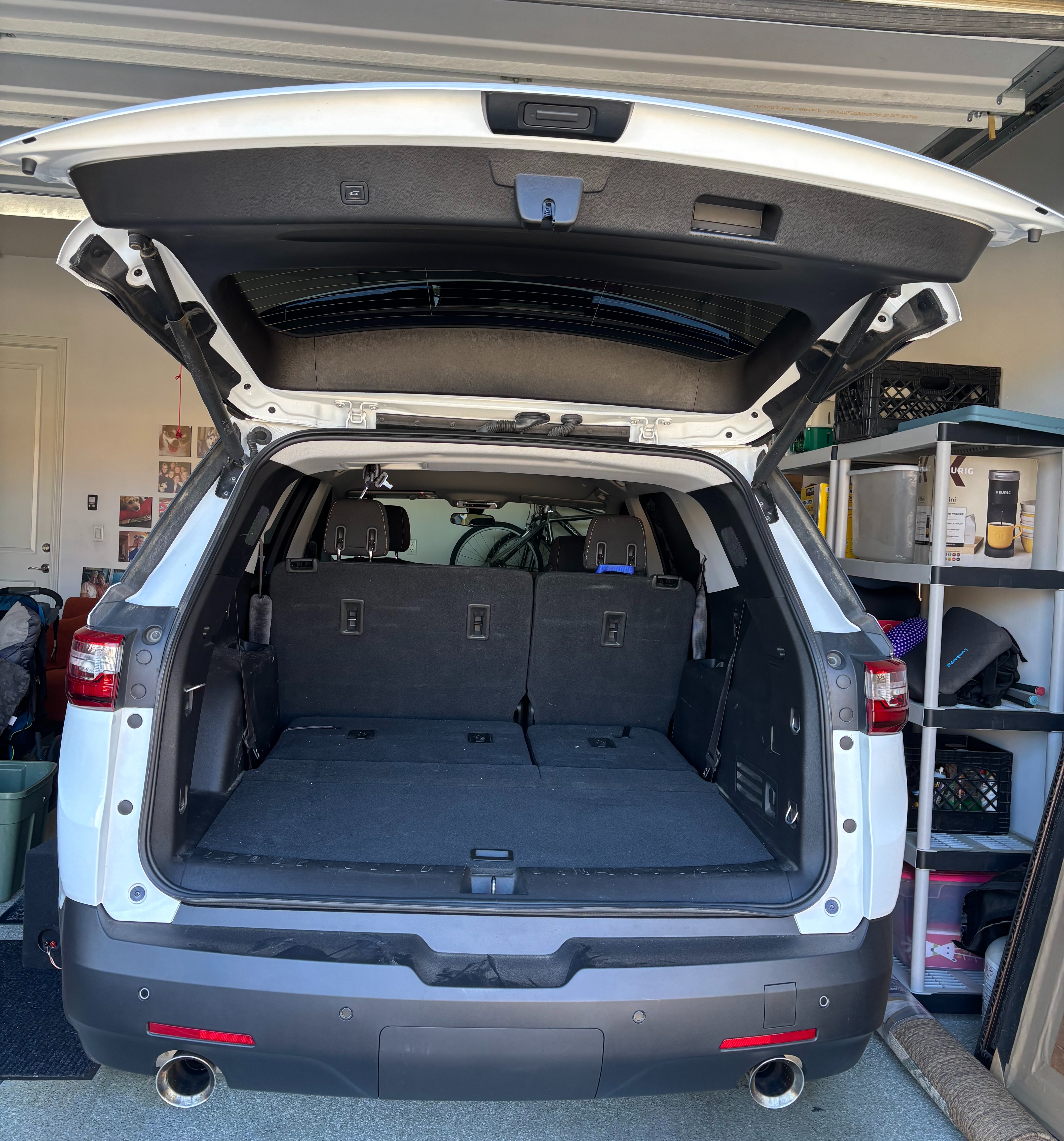 Used 2018 Chevrolet Traverse LT FWD image 2