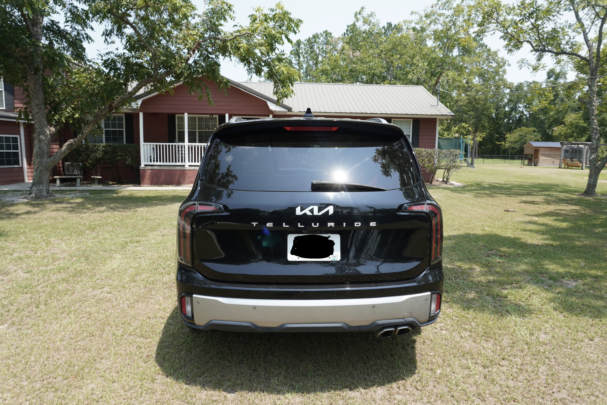 Used 2023 Kia Telluride EX w/ EX Captain's Chair Package FWD image 2