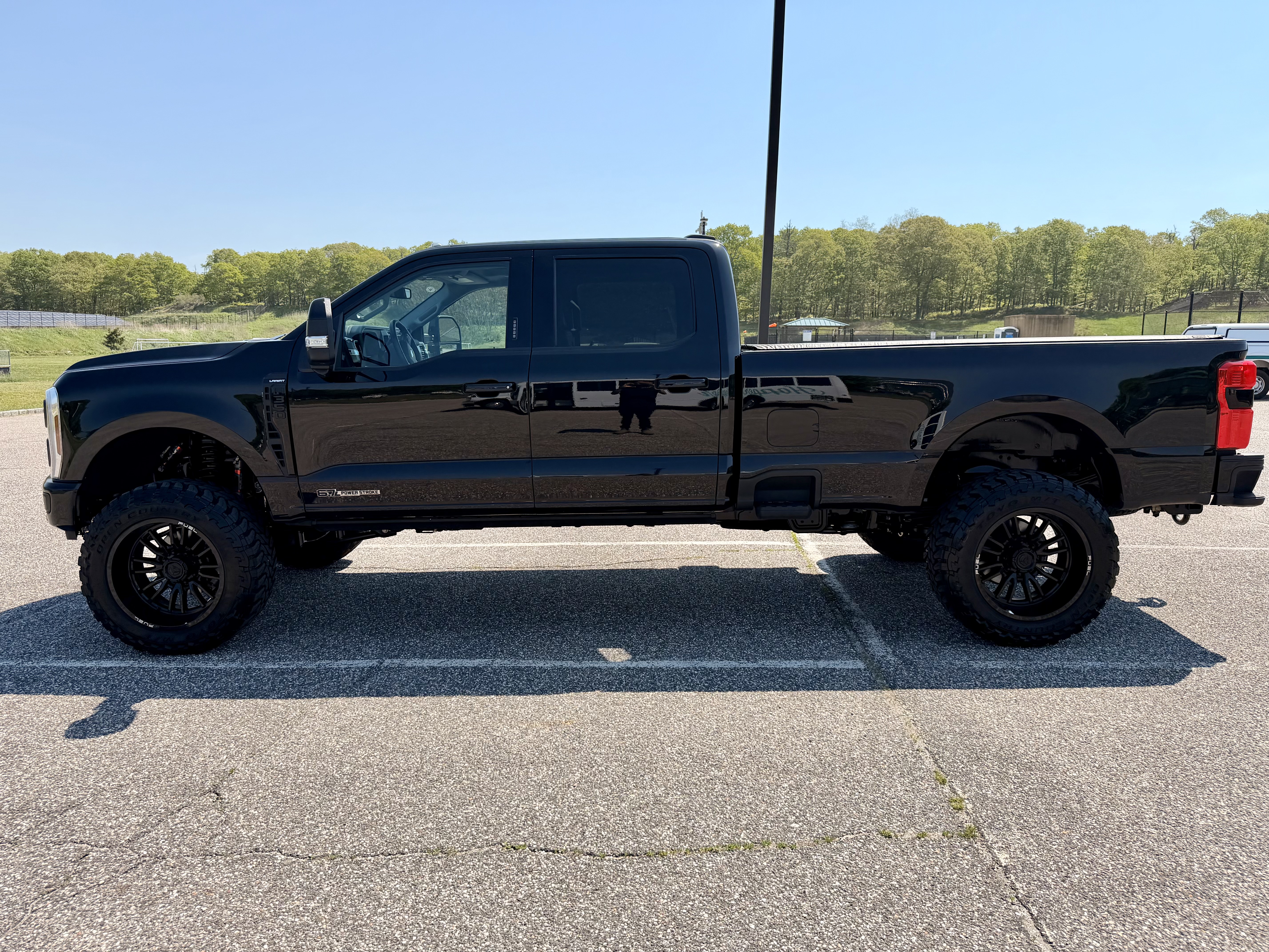Used 2024 Ford F350 Lariat w/ Lariat Ultimate Package AWD/4WD image 2