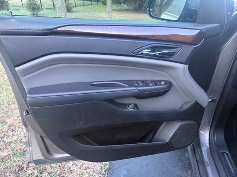 Used 2011 Cadillac SRX Luxury image 13