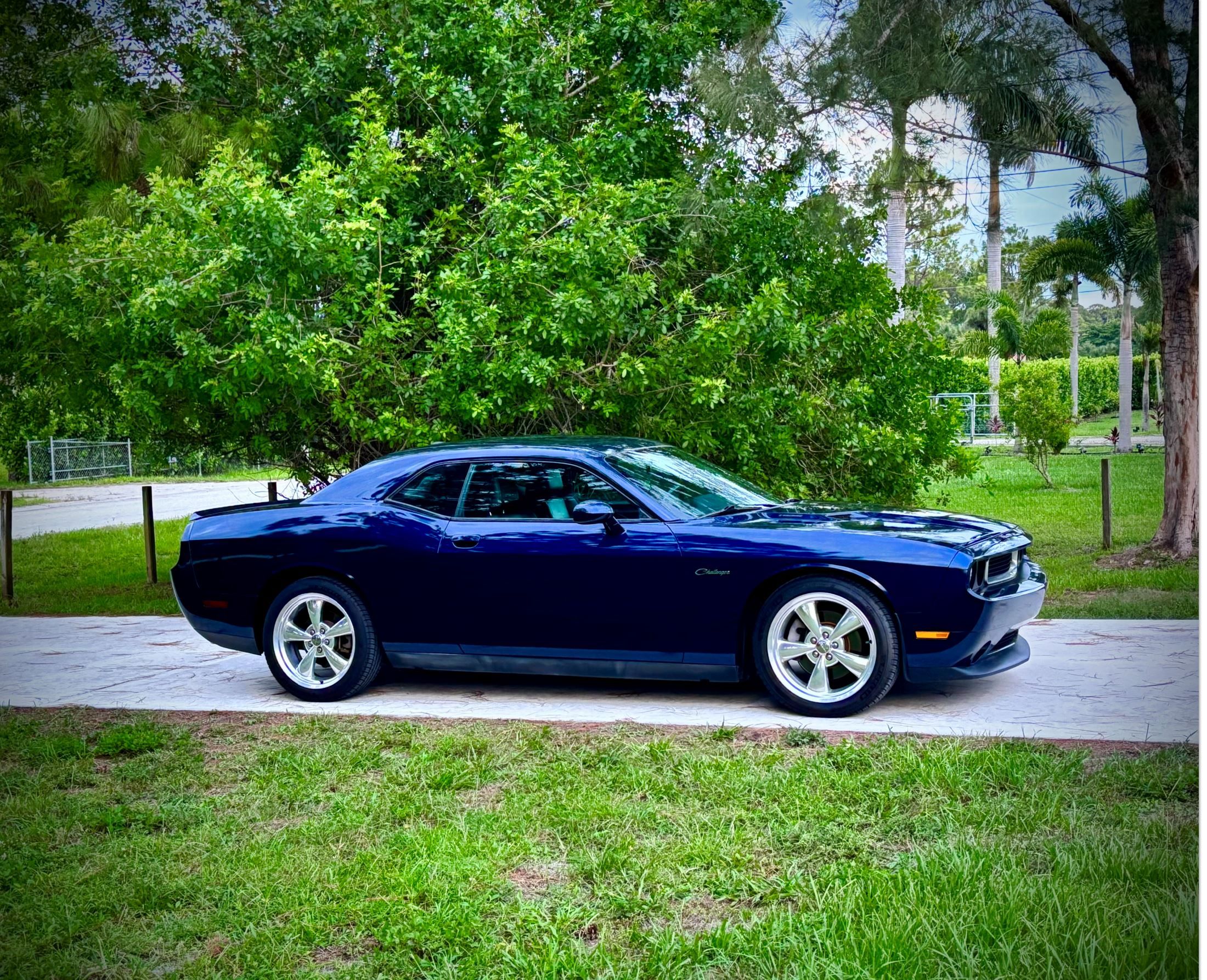 Used 2012 Dodge Challenger R/T RWD image 4