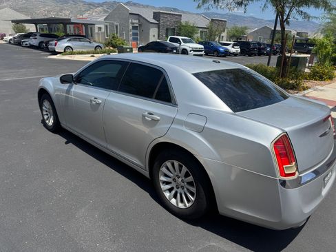 Used 2012 Chrysler 300 RWD image 6
