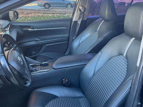 Used 2022 Toyota Camry SE image 9