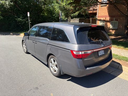 Used 2012 Honda Odyssey Touring Elite image 4