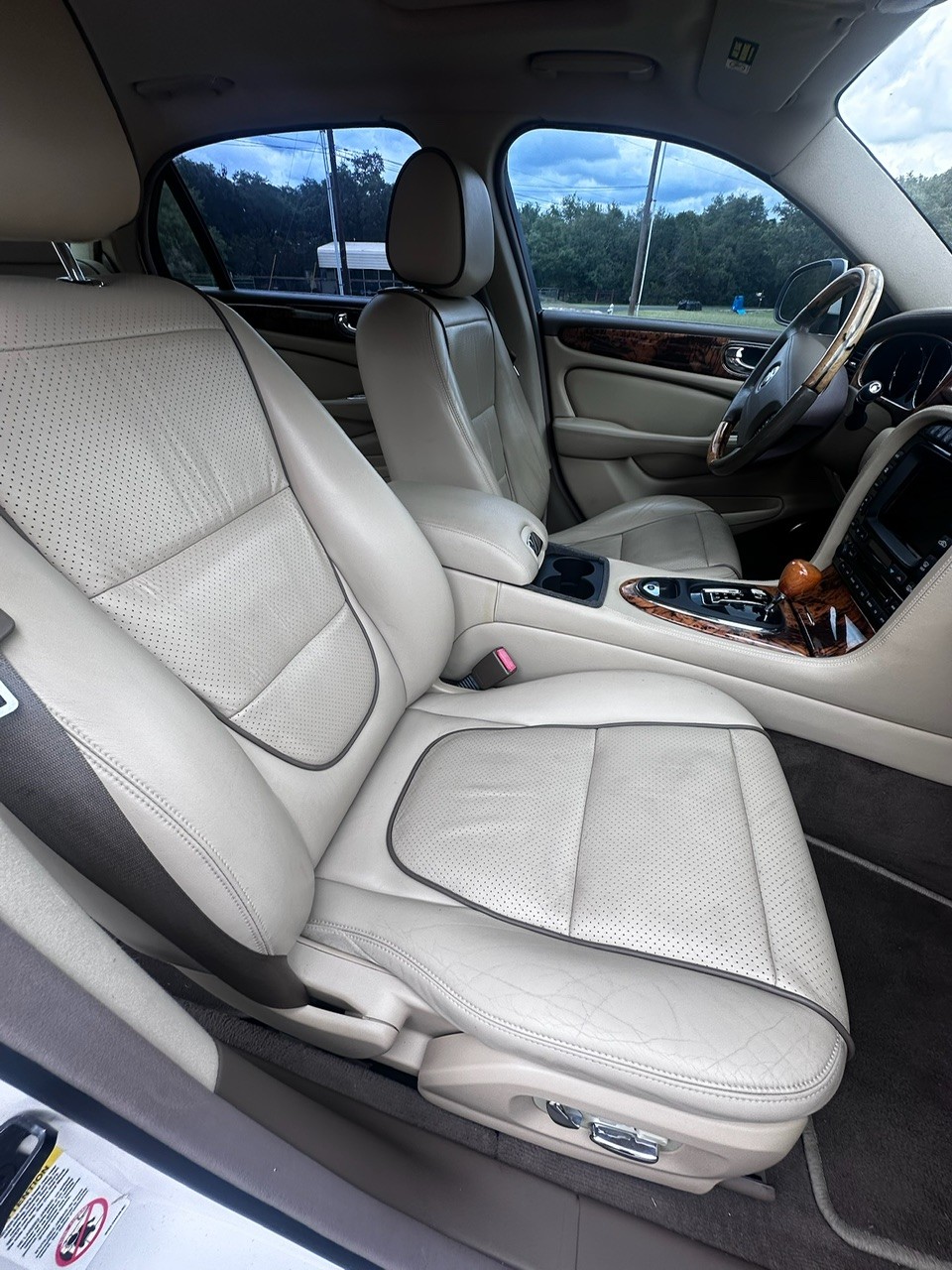 Used 2009 Jaguar XJ8 RWD image 9