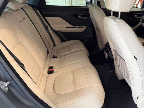 Used 2018 Jaguar F-PACE Prestige image 10