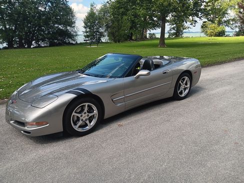 Used 2000 Chevrolet Corvette Convertible w/ Memory Pkg RWD image 11