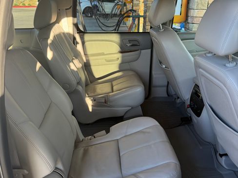 Used 2013 Chevrolet Suburban 2500 LT image 12