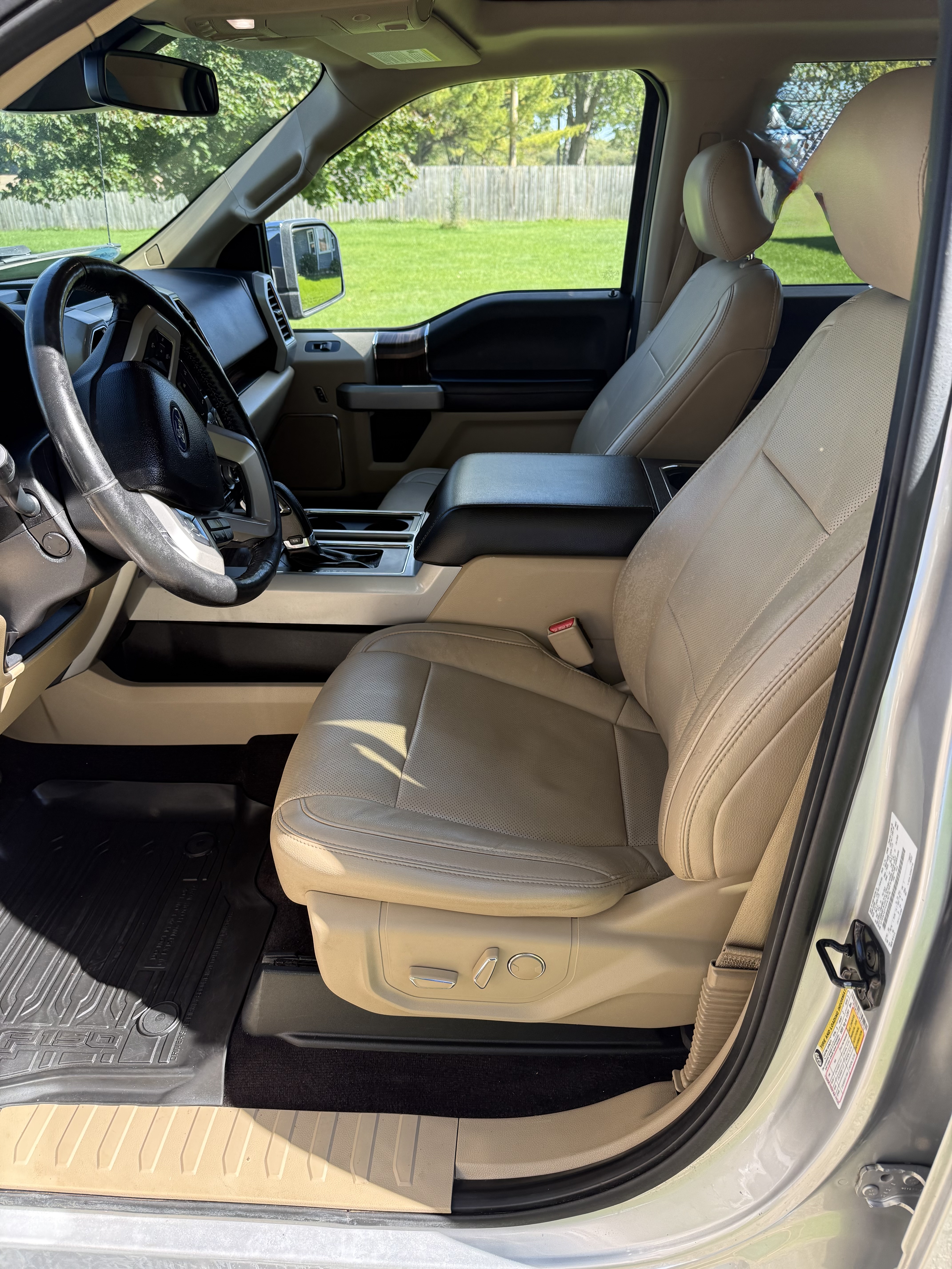 Used 2017 Ford F150 Lariat w/ Equipment Group 502A Luxury AWD/4WD image 14