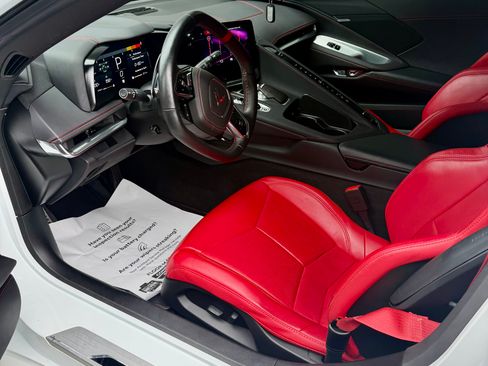 Used 2025 Chevrolet Corvette Stingray Convertible w/ Z51 Performance Package image 12