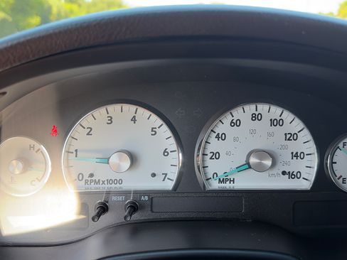 Used 2005 Ford Thunderbird RWD image 14