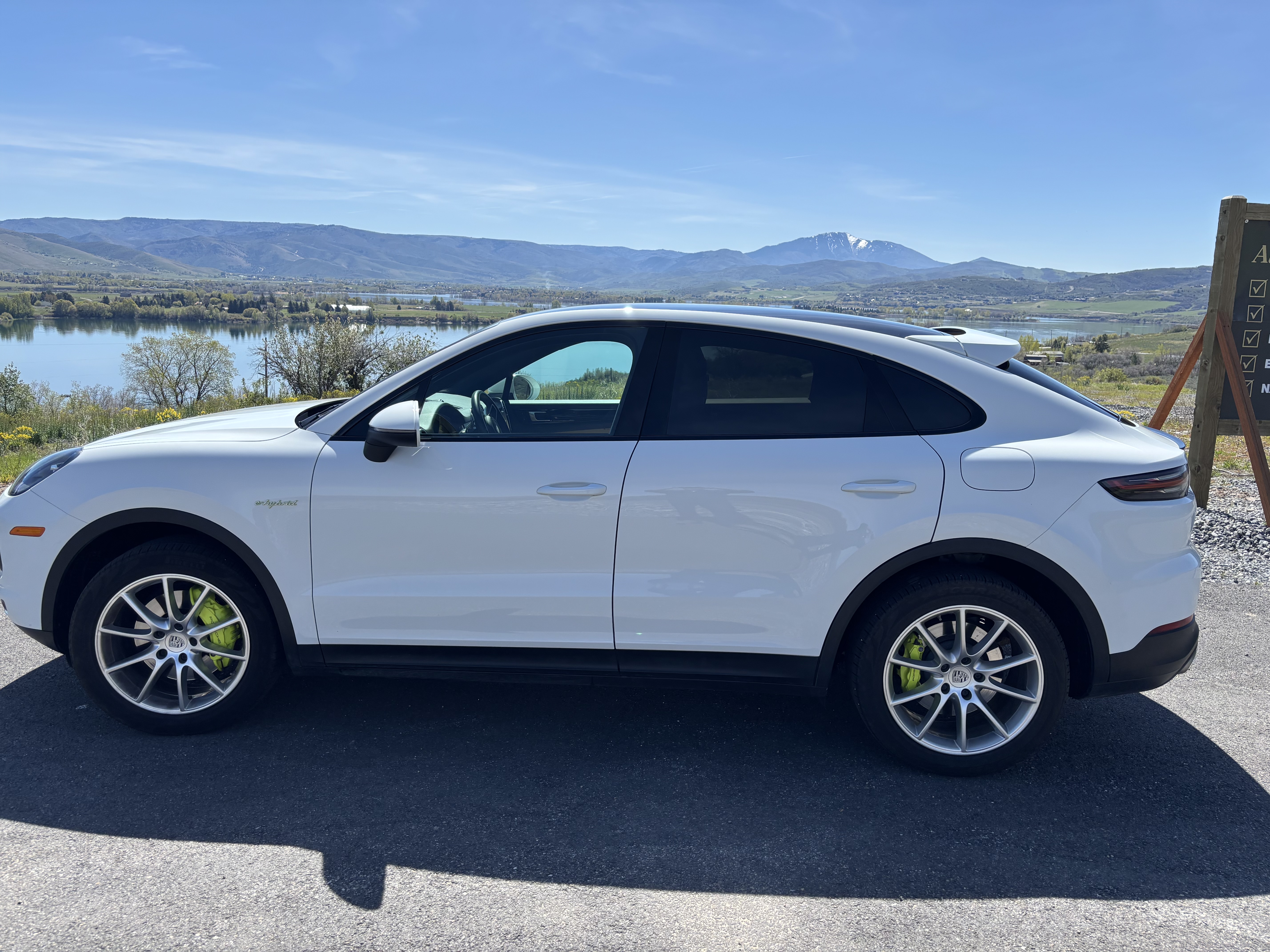 Used 2020 Porsche Cayenne E-Hybrid Coupe AWD/4WD image 1
