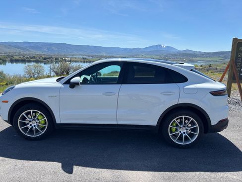 Used 2020 Porsche Cayenne E-Hybrid Coupe AWD/4WD image 1