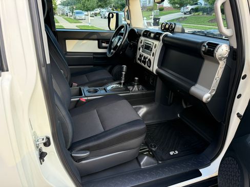 Used 2012 Toyota FJ Cruiser 4WD w/ Upgrade Pkg image 13