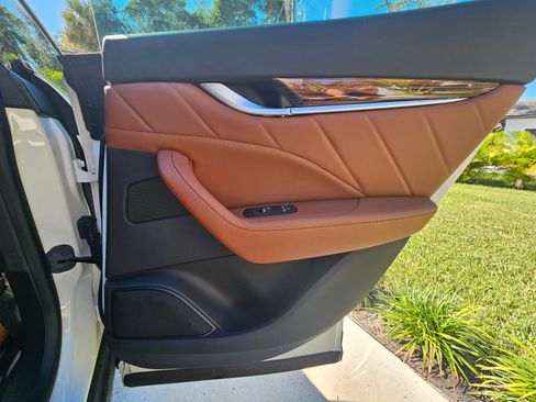 Used 2022 Maserati Levante Modena image 13