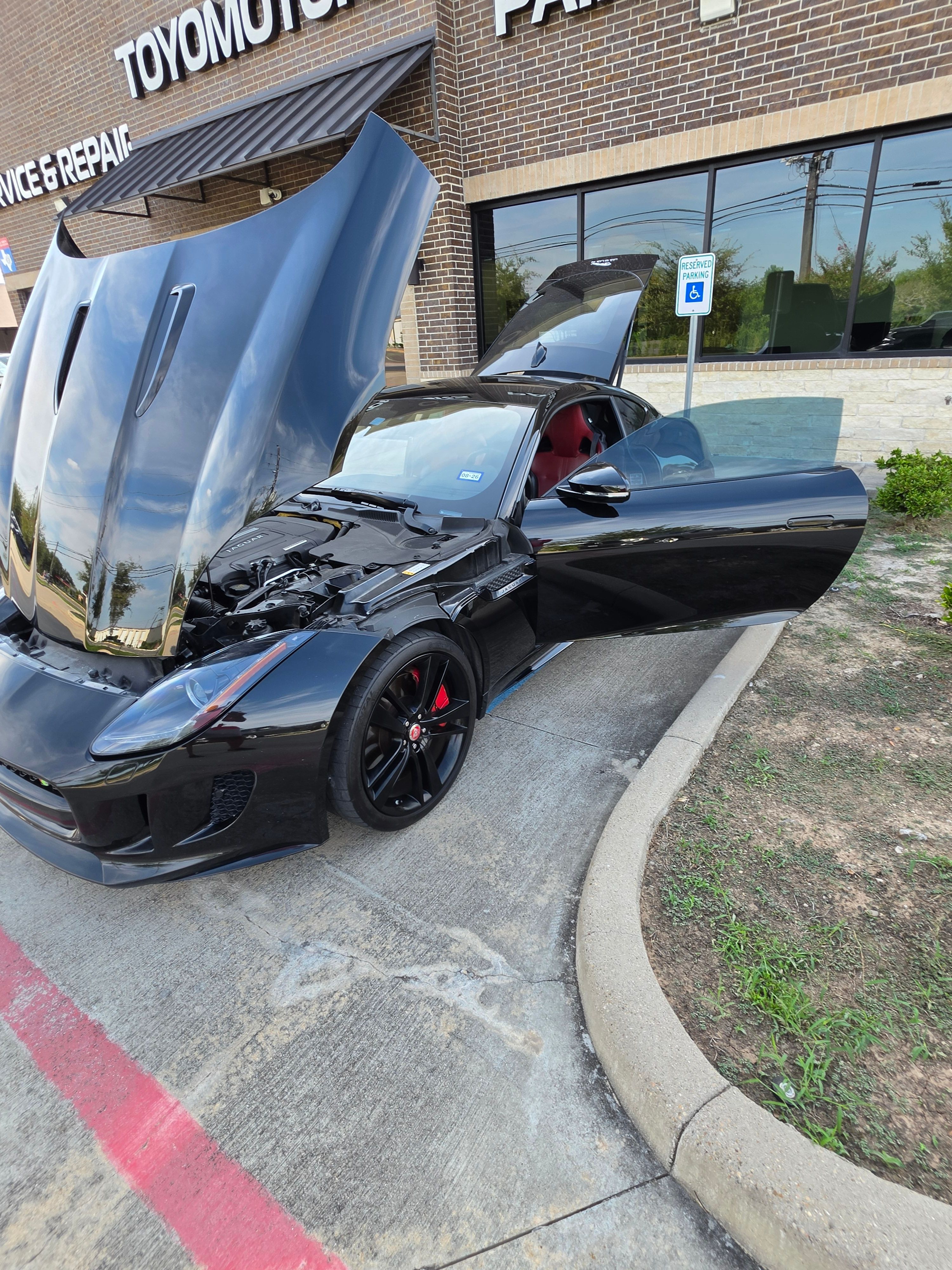 Used 2015 Jaguar F-TYPE R RWD image 6