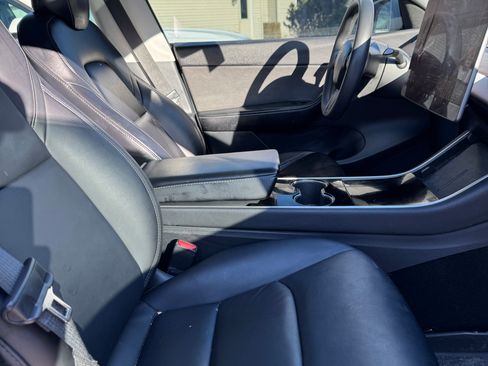 Used 2020 Tesla Model Y Performance image 9